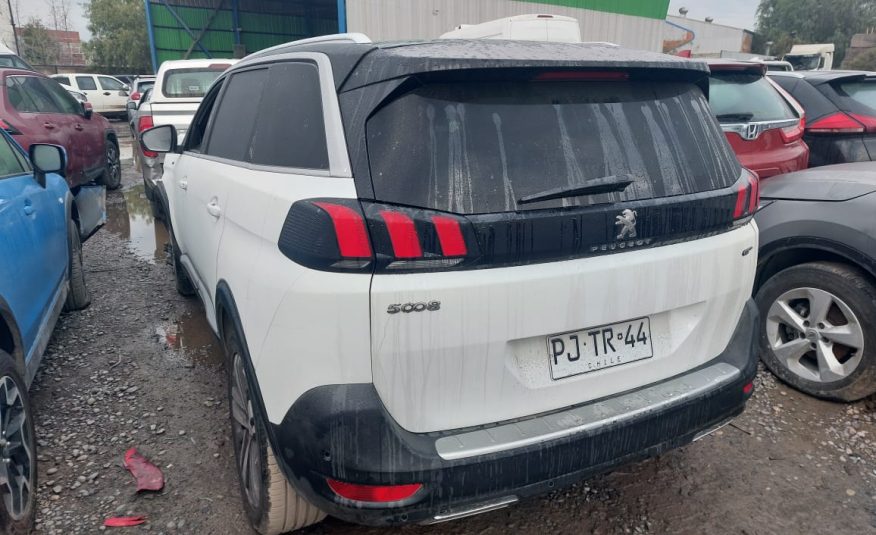 PEUGEOT 5008 2021