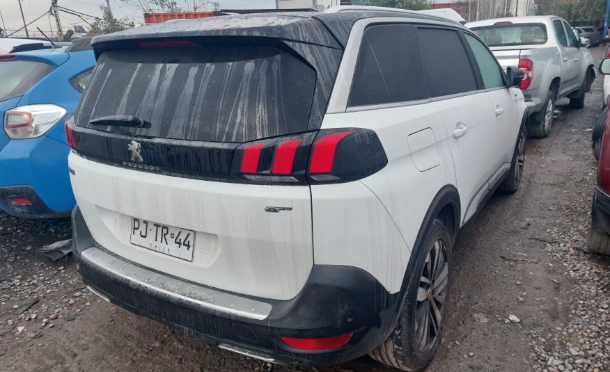 PEUGEOT 5008 2021