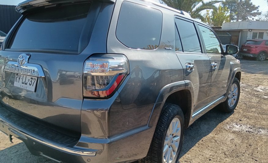 TOYOTA 4RUNNER –