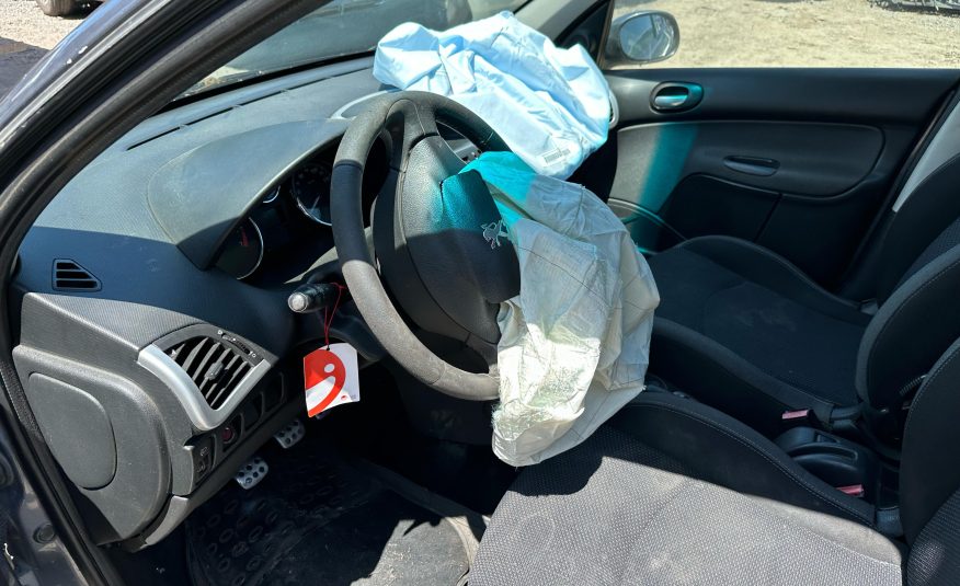PEUGEOT 207 2010