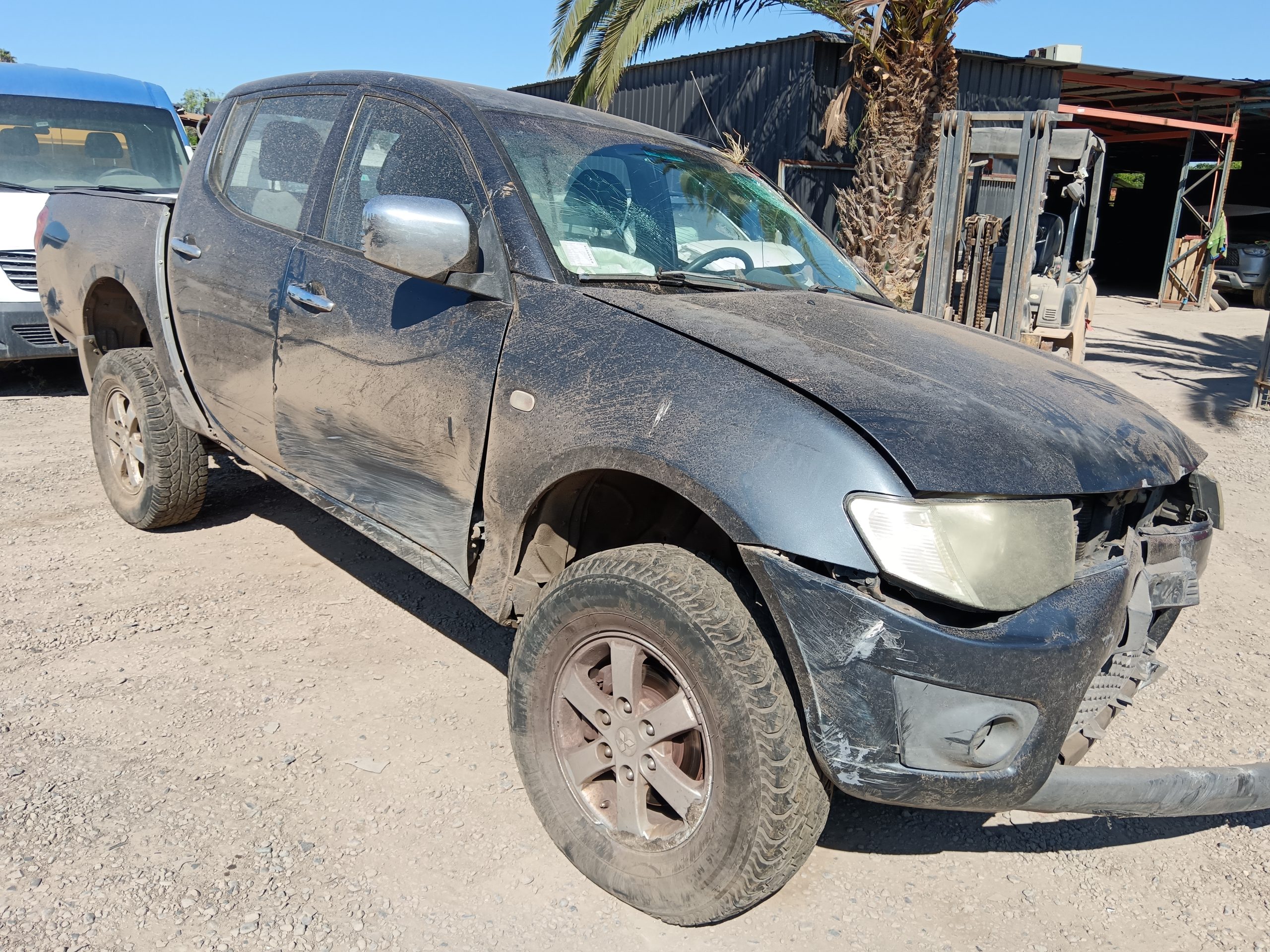 MITSUBISHI L 200 –
