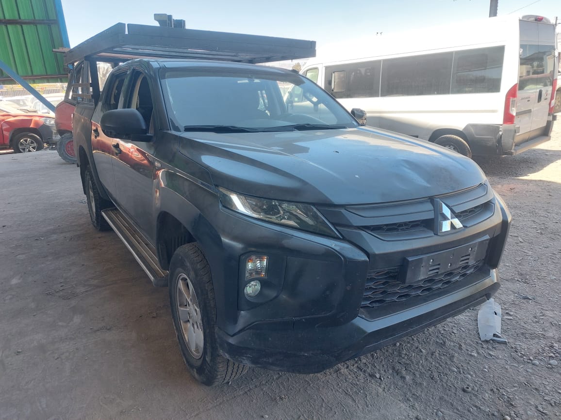 MITSUBISHI L 200 0000