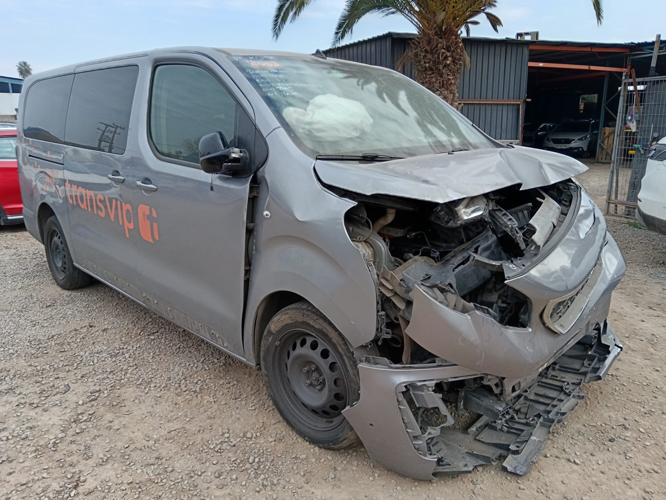 PEUGEOT TRAVELLER –