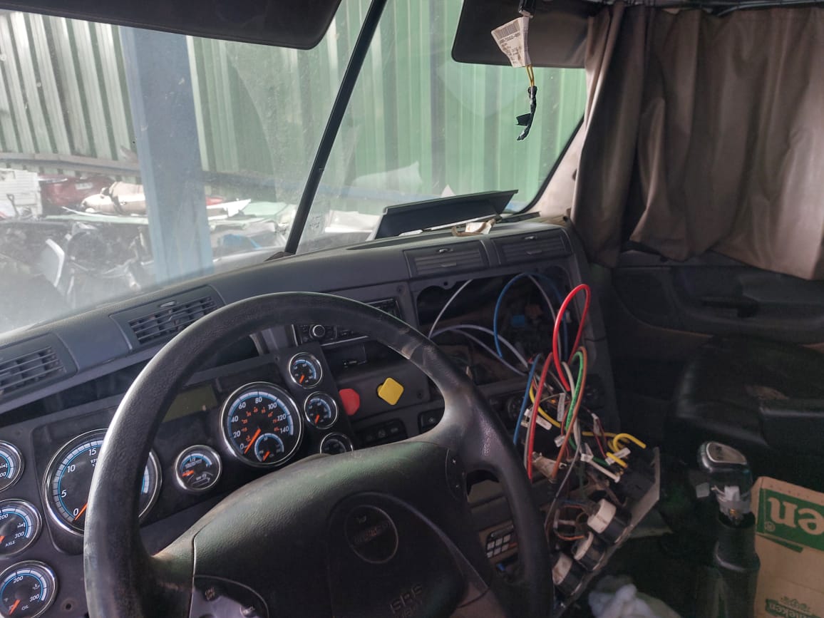 FREIGHTLINER CA113 2017