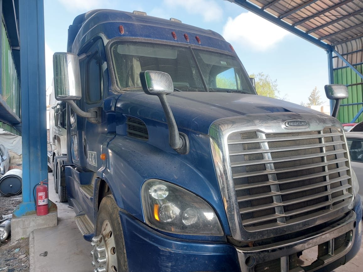 FREIGHTLINER CA113 2017
