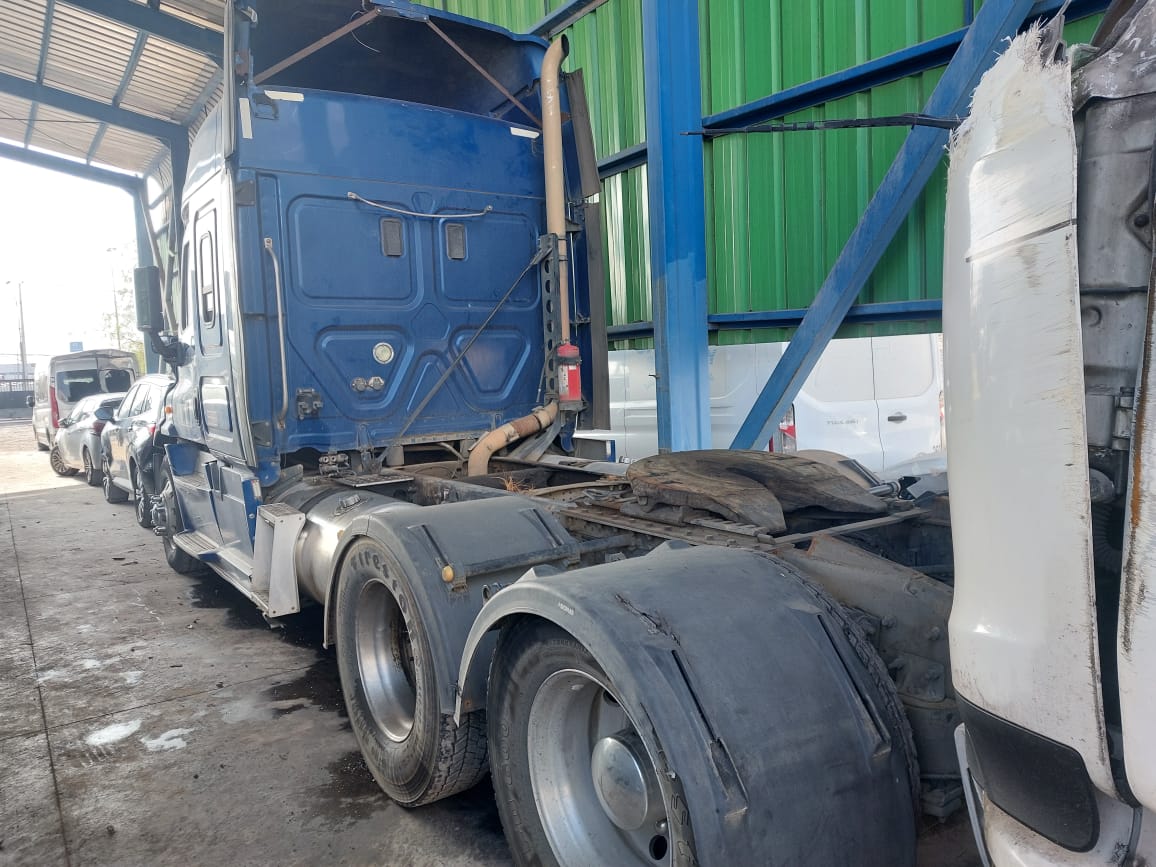 FREIGHTLINER CA113 2017