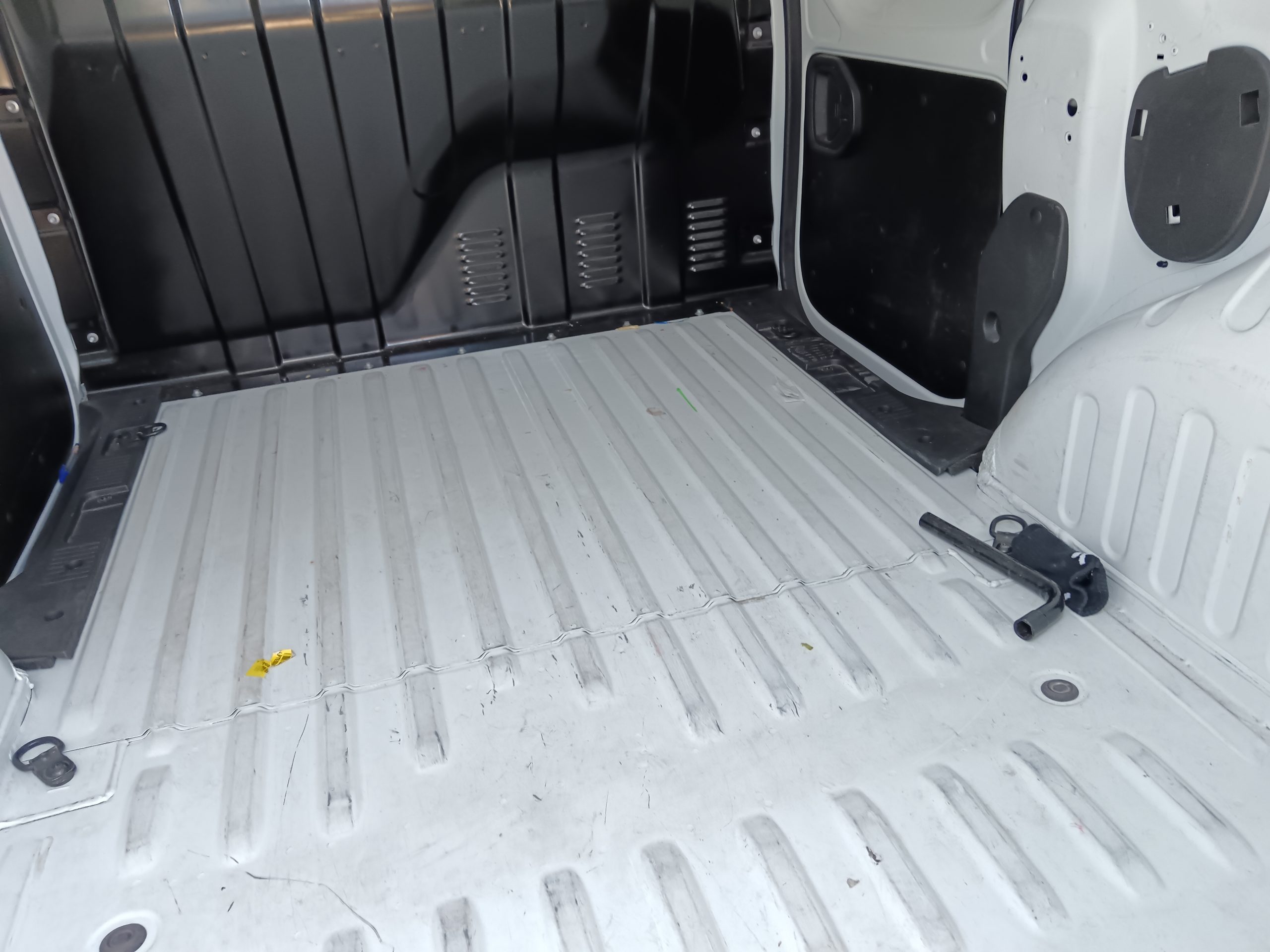 RENAULT EXPRESS 2023