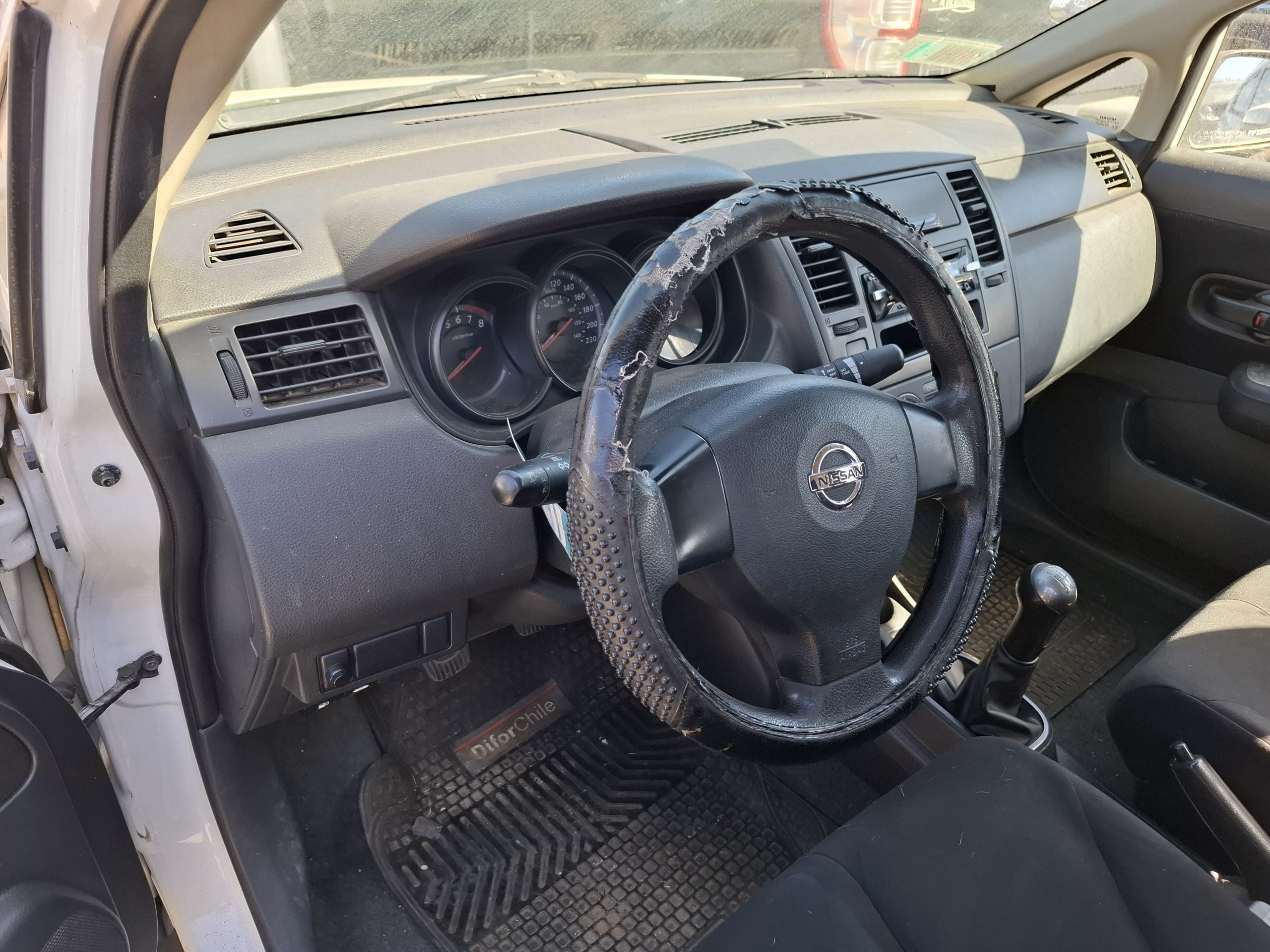 NISSAN TIIDA 2013