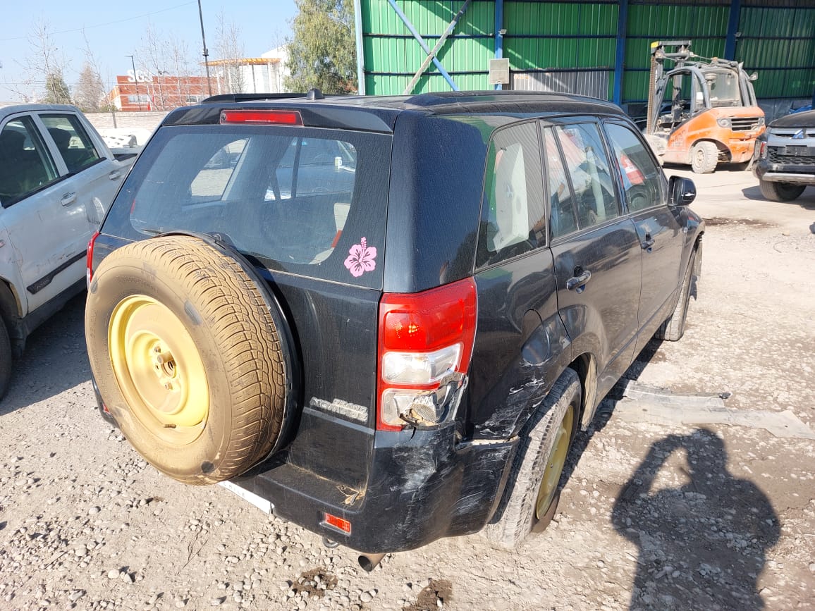 SUZUKI GRAND NOMADE 2011
