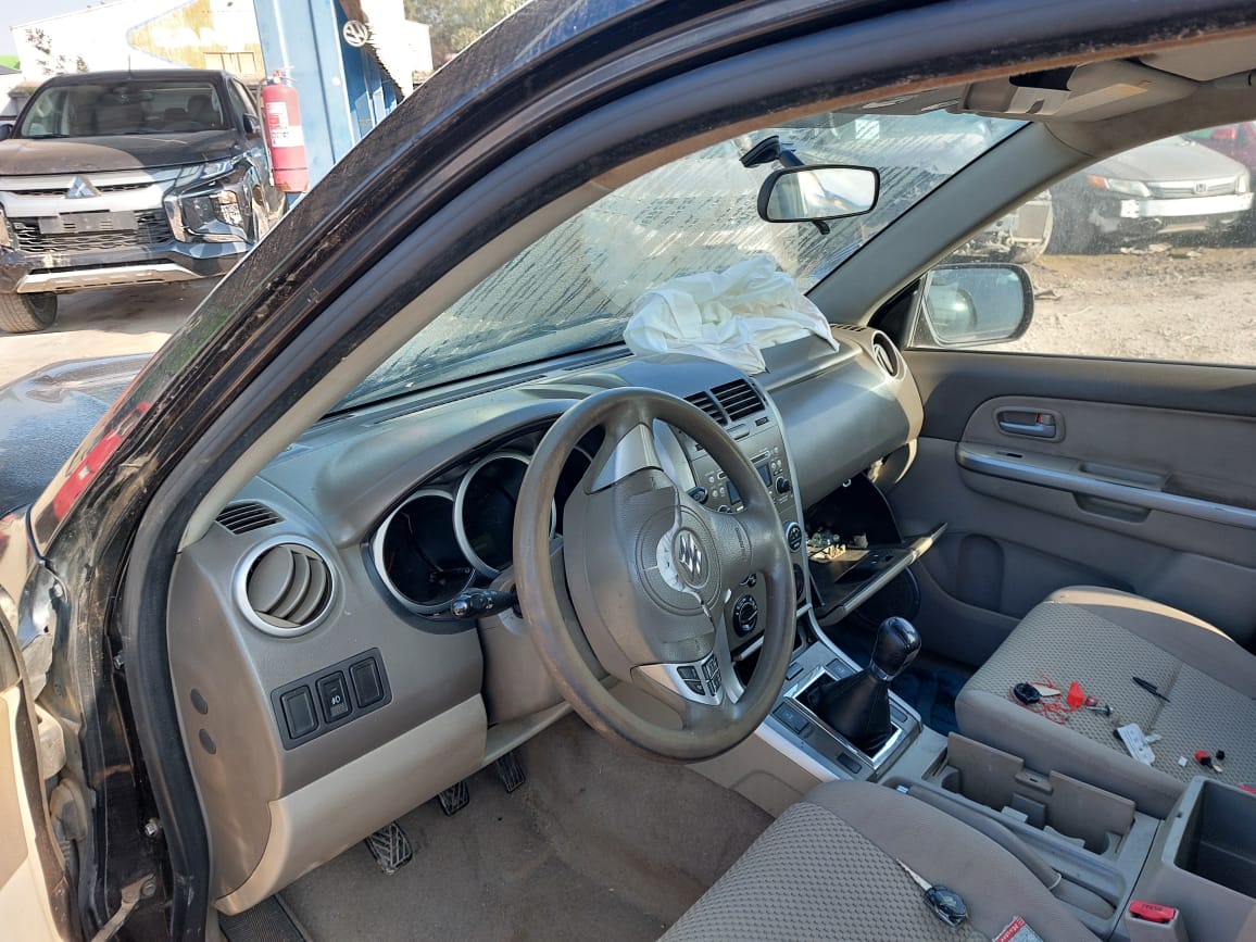 SUZUKI GRAND NOMADE 2011