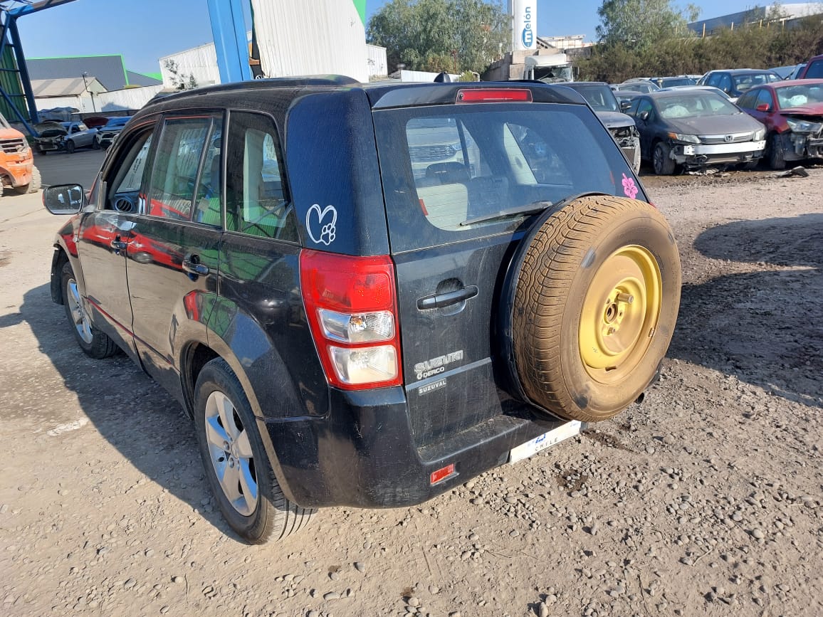 SUZUKI GRAND NOMADE 2011