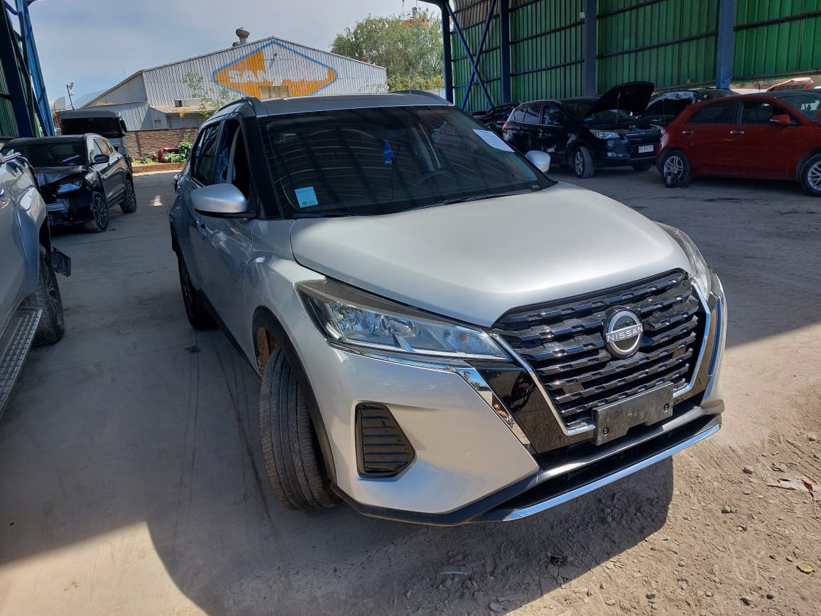 NISSAN KICKS 2025