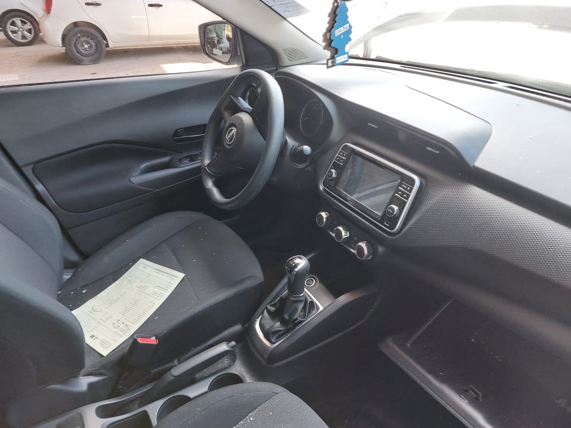 NISSAN KICKS 2025