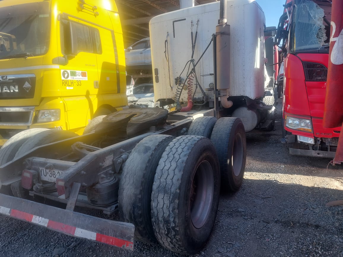 FREIGHTLINER CL 120 2005