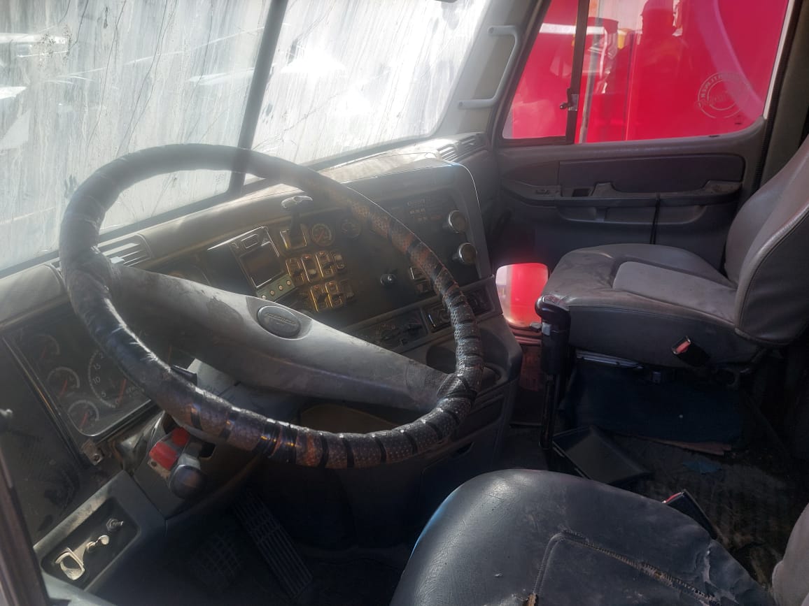 FREIGHTLINER CL 120 2005