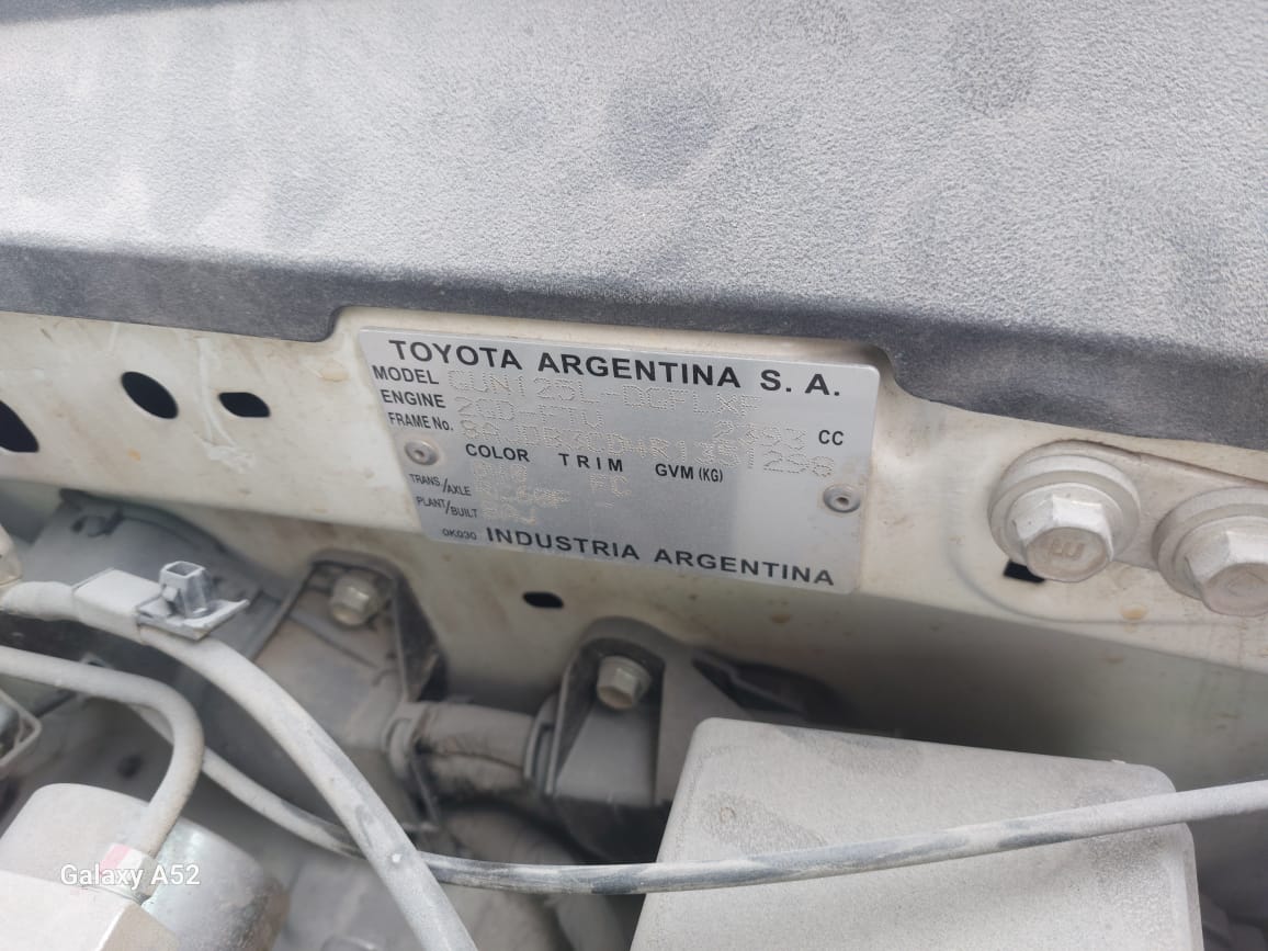 TOYOTA HI LUX 2024