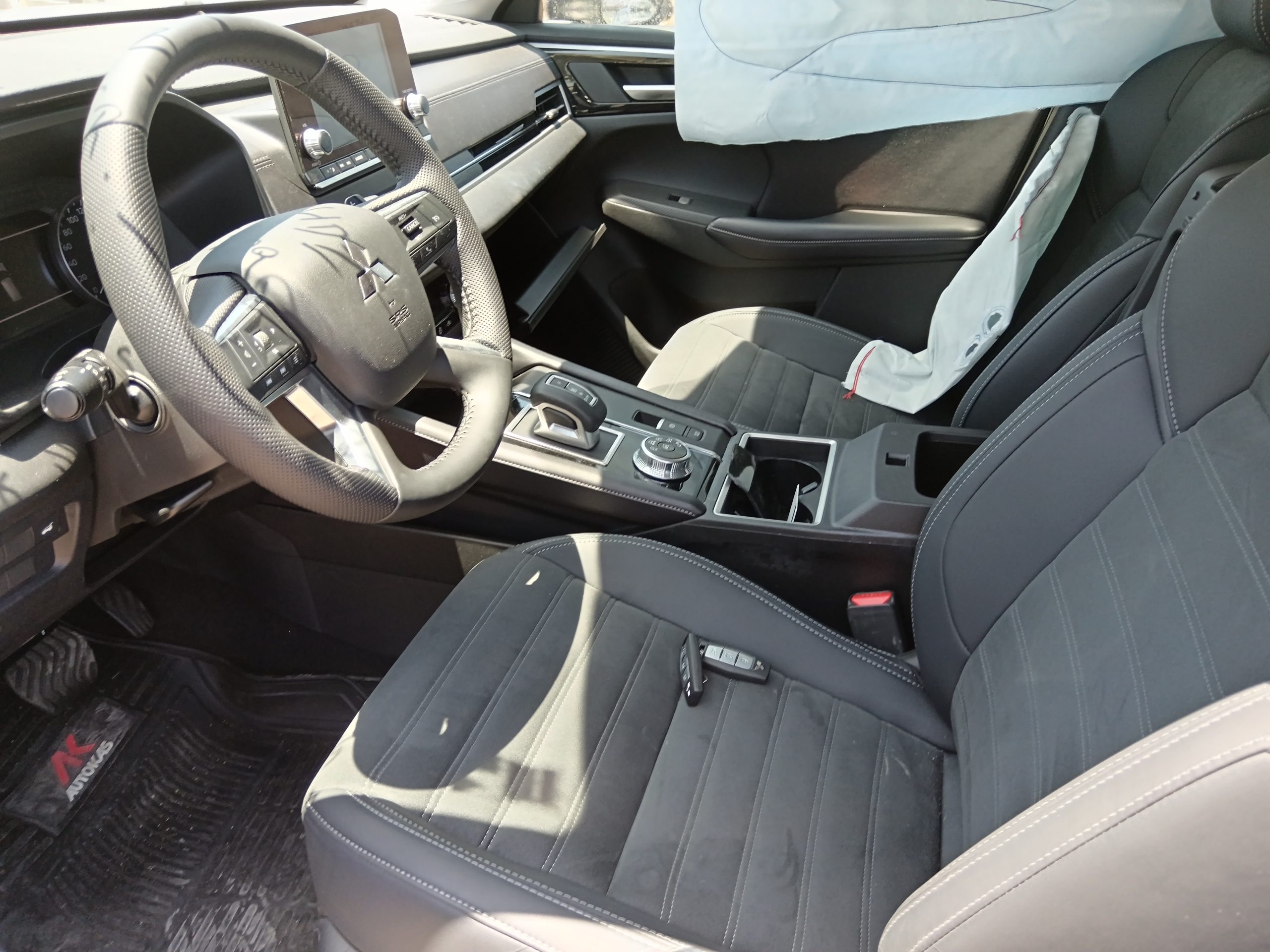 MITSUBISHI OUTLANDER 2026