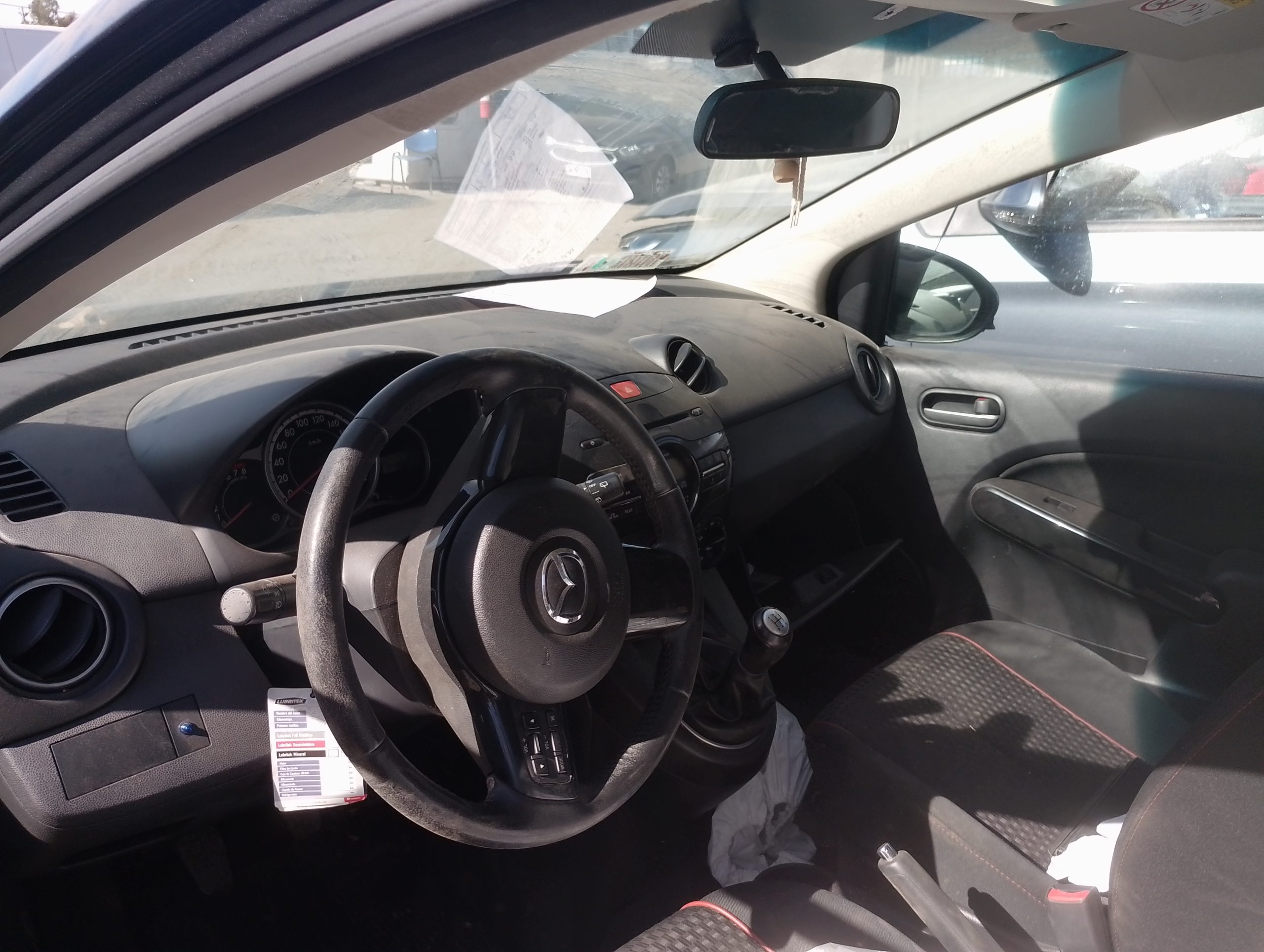 MAZDA 2 2015