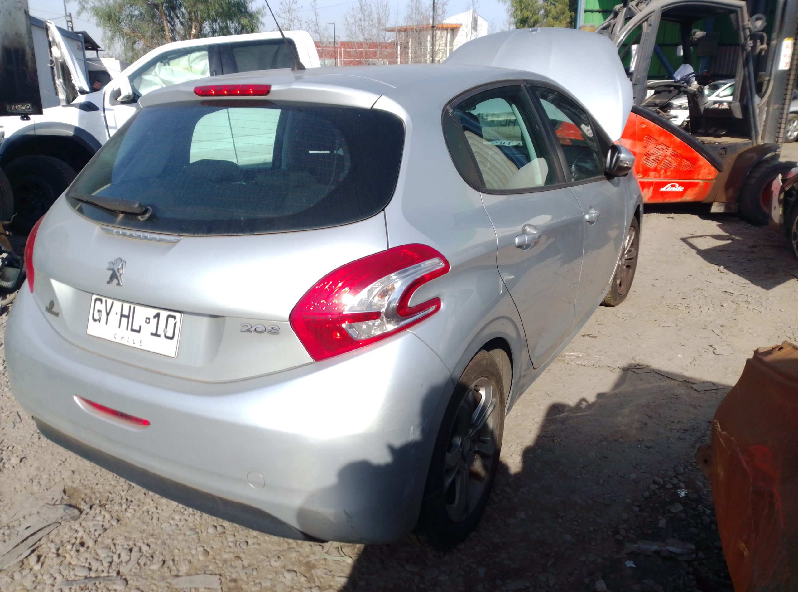 PEUGEOT 208 2015