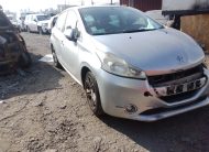 PEUGEOT 208 2015