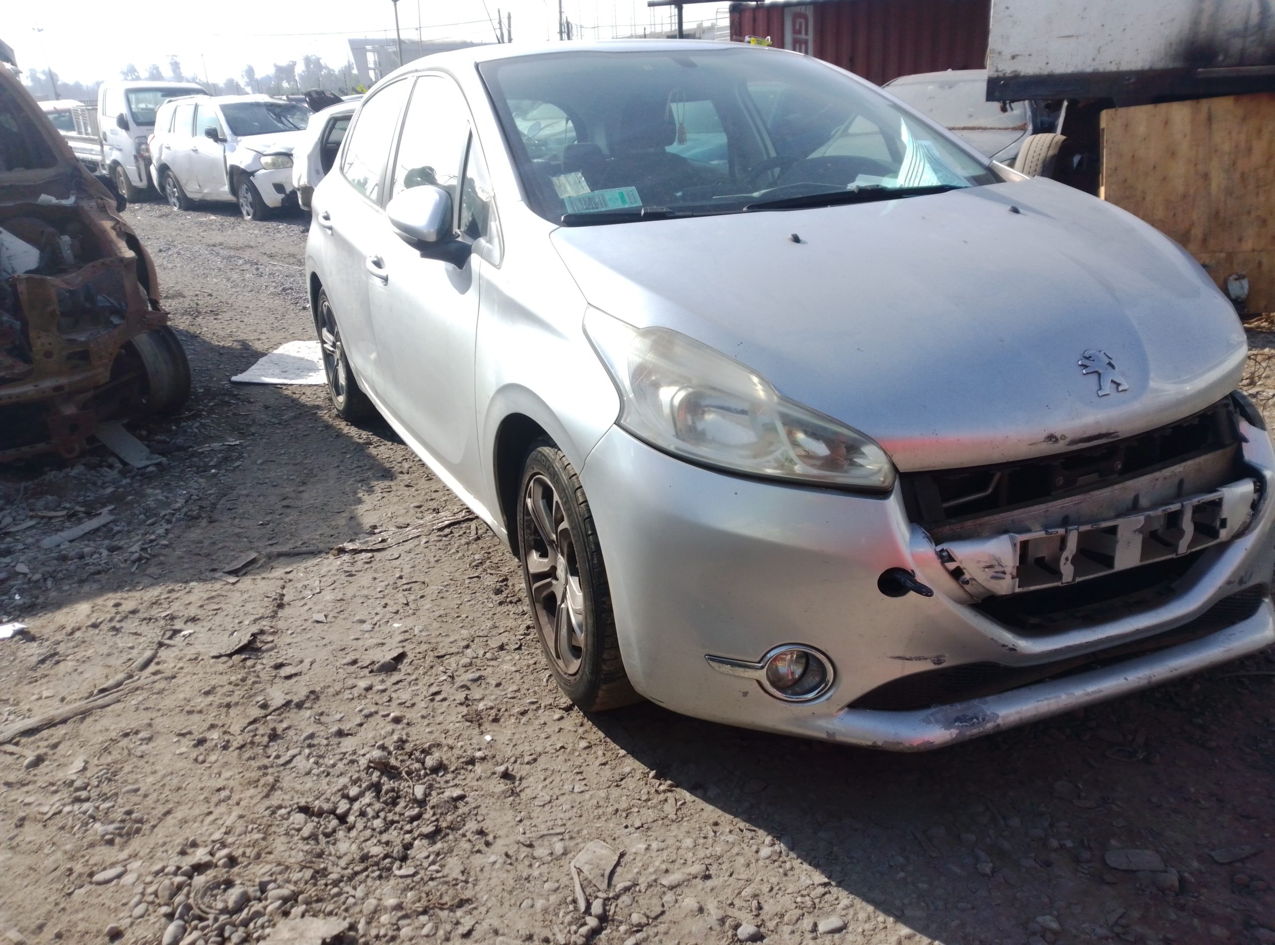 PEUGEOT 208 2015