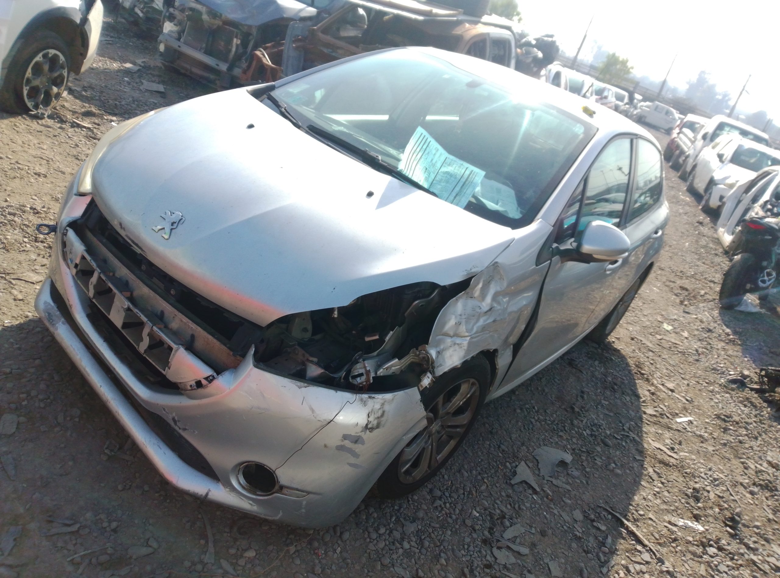 PEUGEOT 208 2015