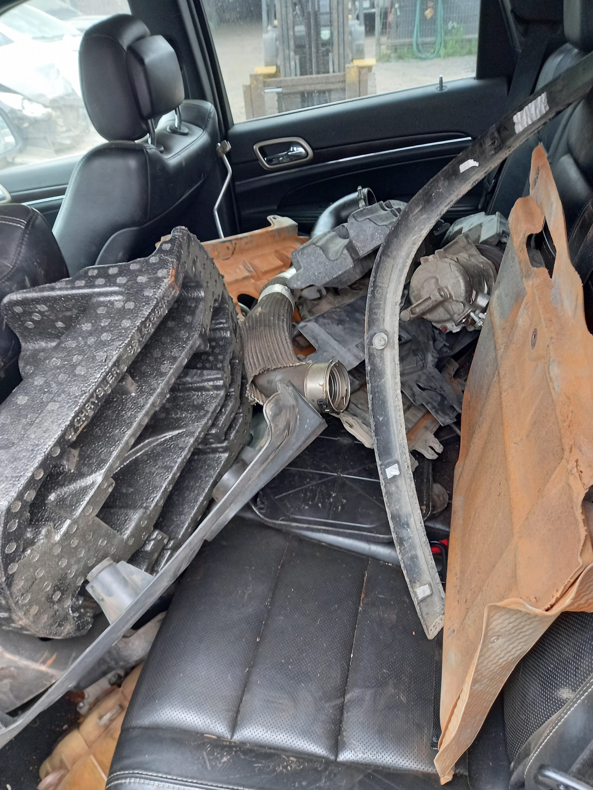 JEEP GRAND CHEROKEE –
