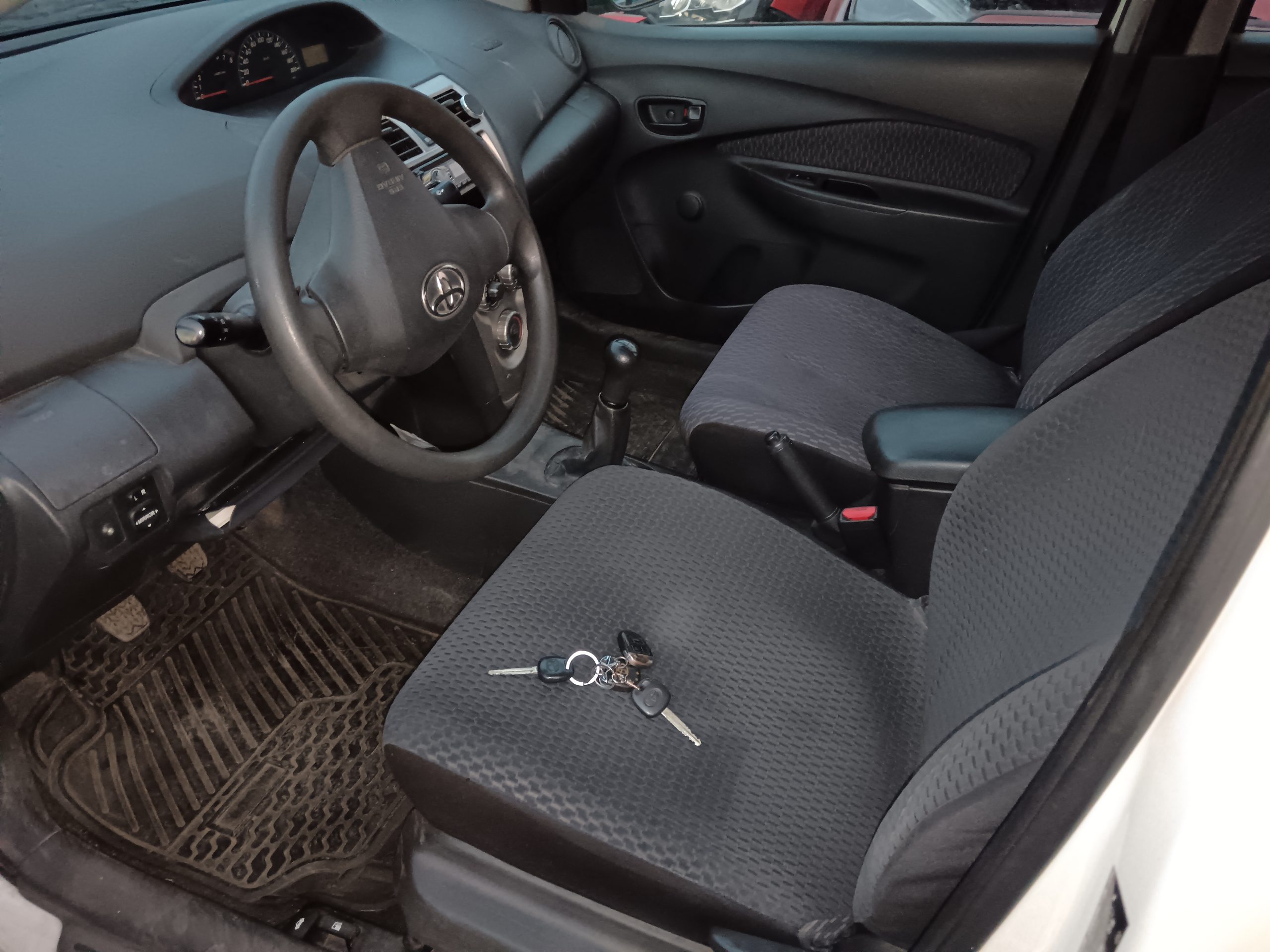 TOYOTA YARIS 2013