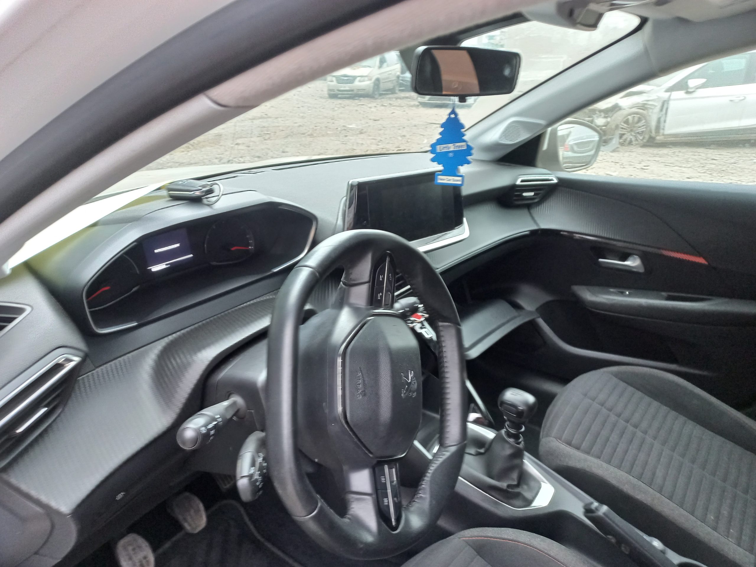 PEUGEOT 208 2021