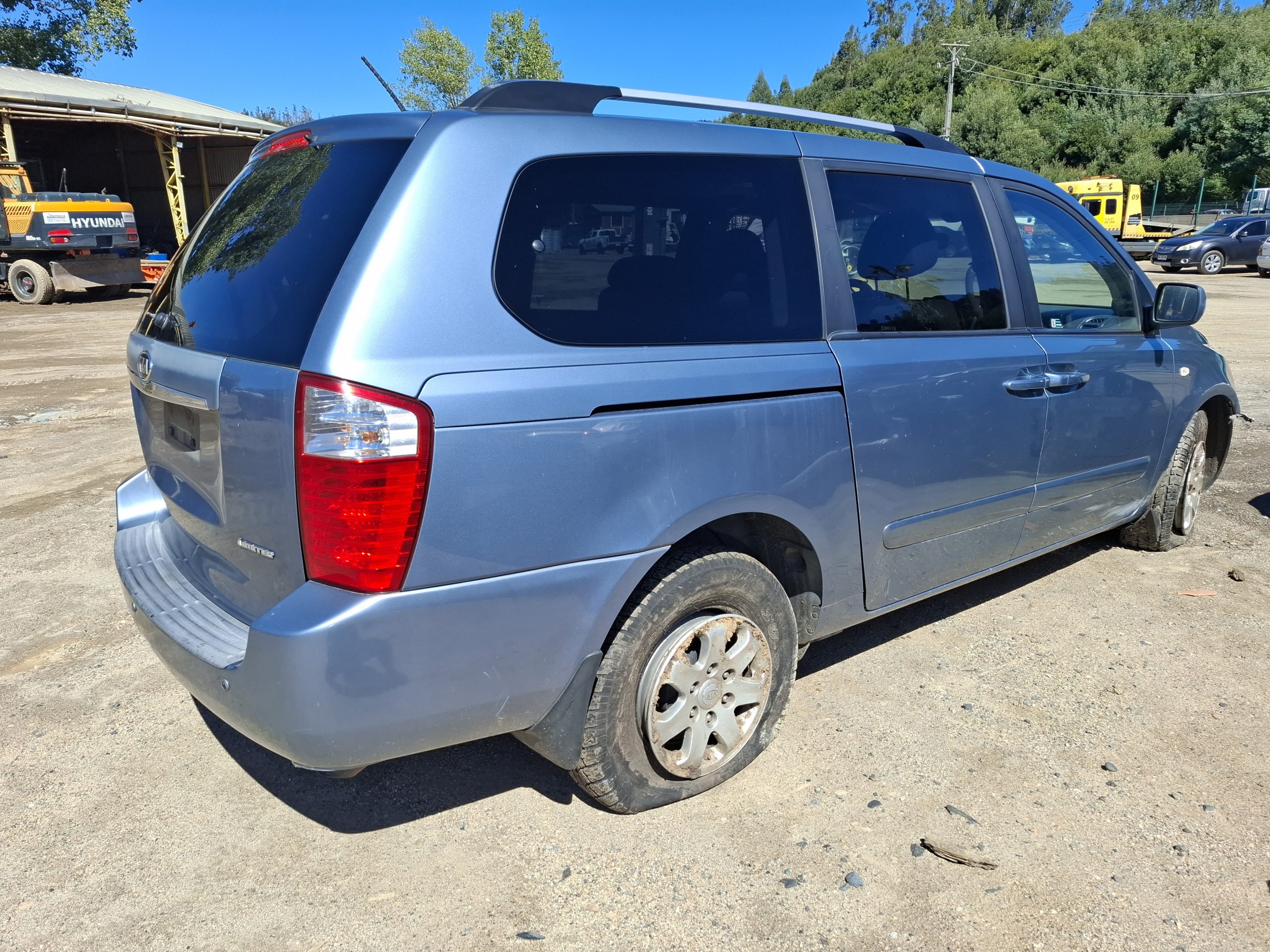 KIA CARNIVAL LX 2.7 2010