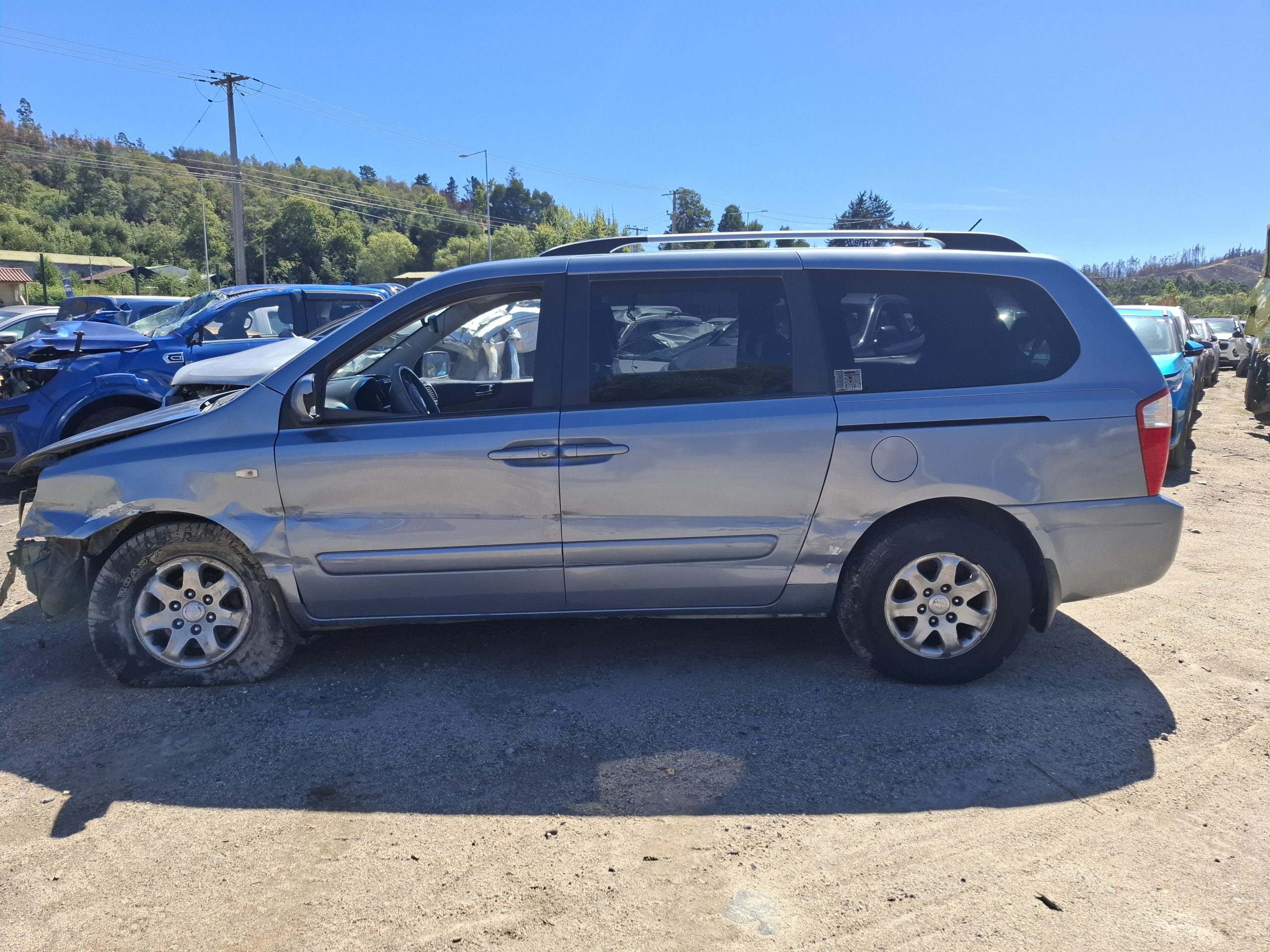 KIA CARNIVAL LX 2.7 2010