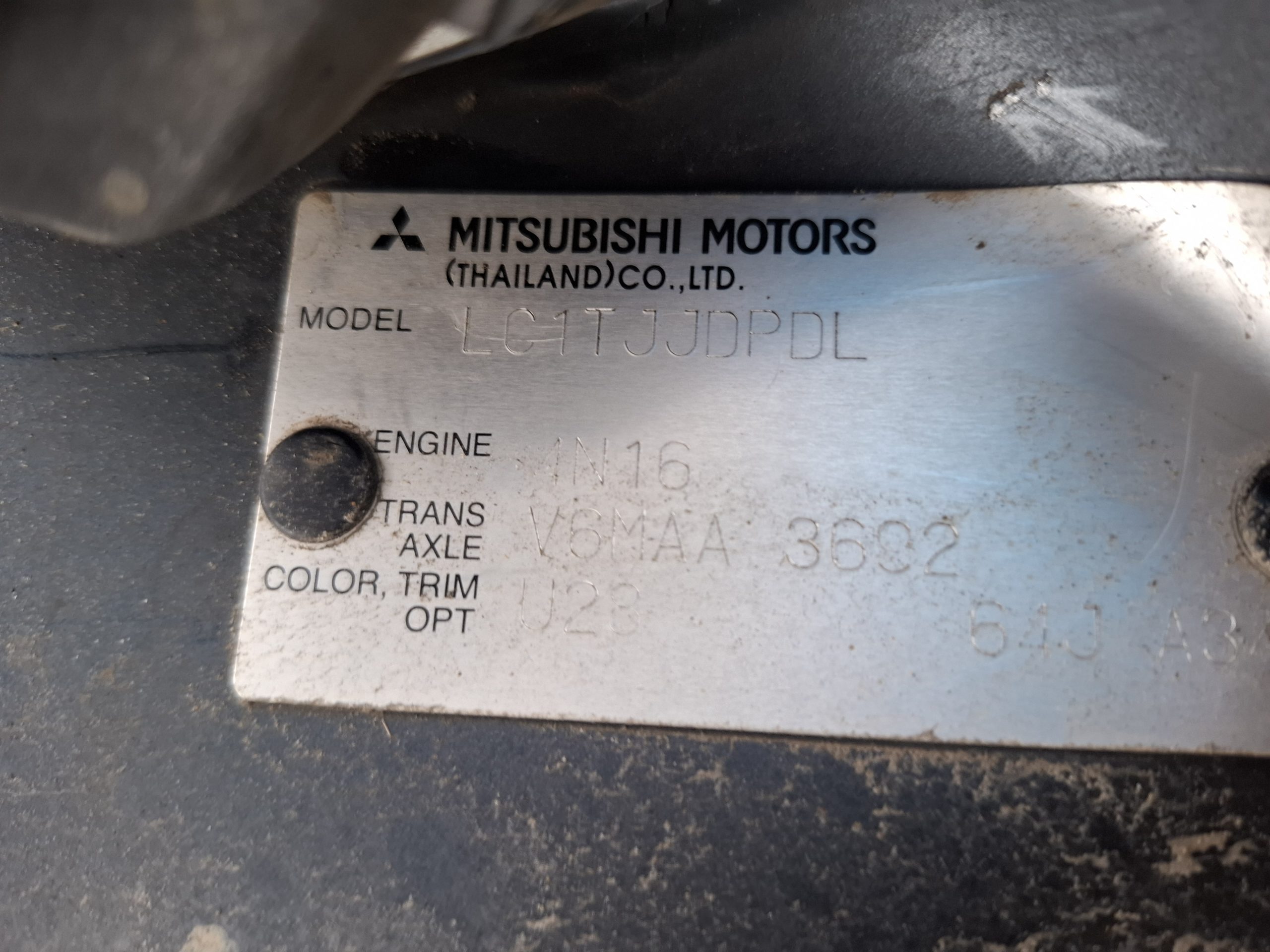 MITSUBISHI L 200 2025