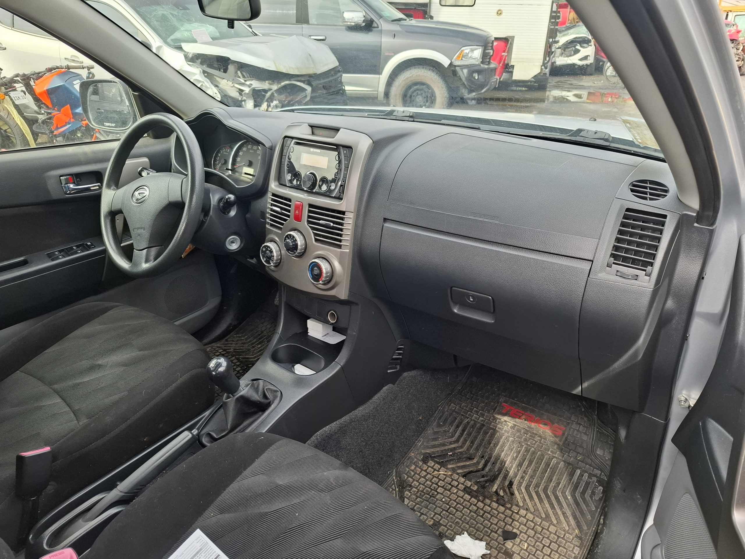 DAIHATSU TERIOS 2015