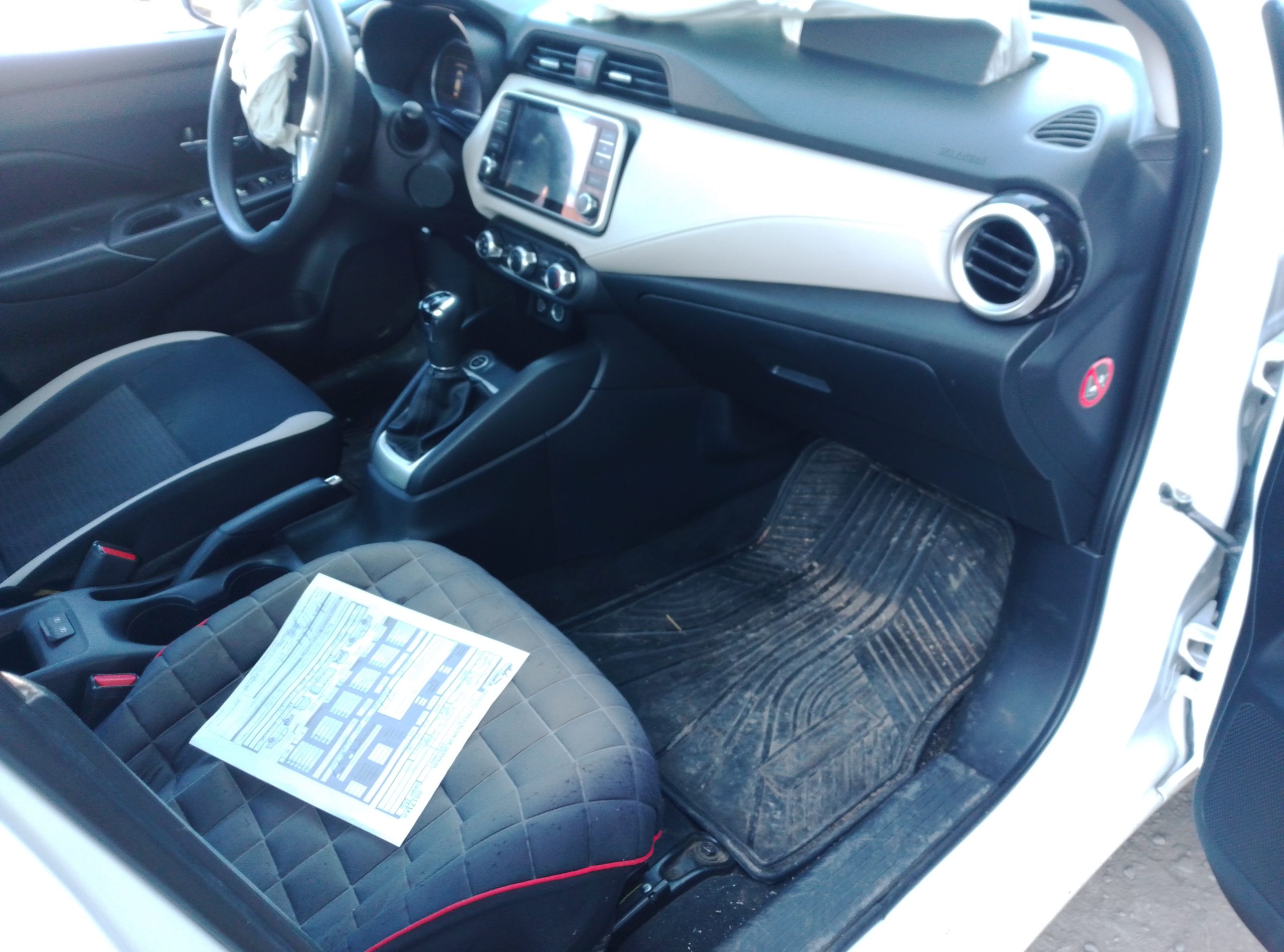 NISSAN VERSA 2021