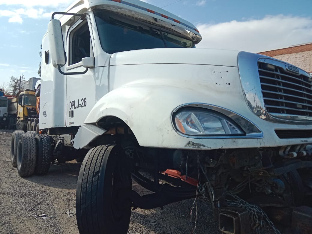FREIGHTLINER CL 120 ST 2012