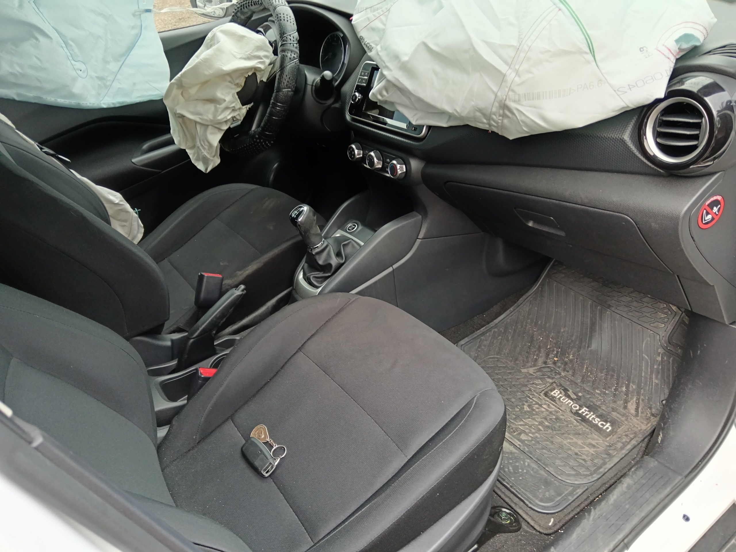 NISSAN KICKS 2023