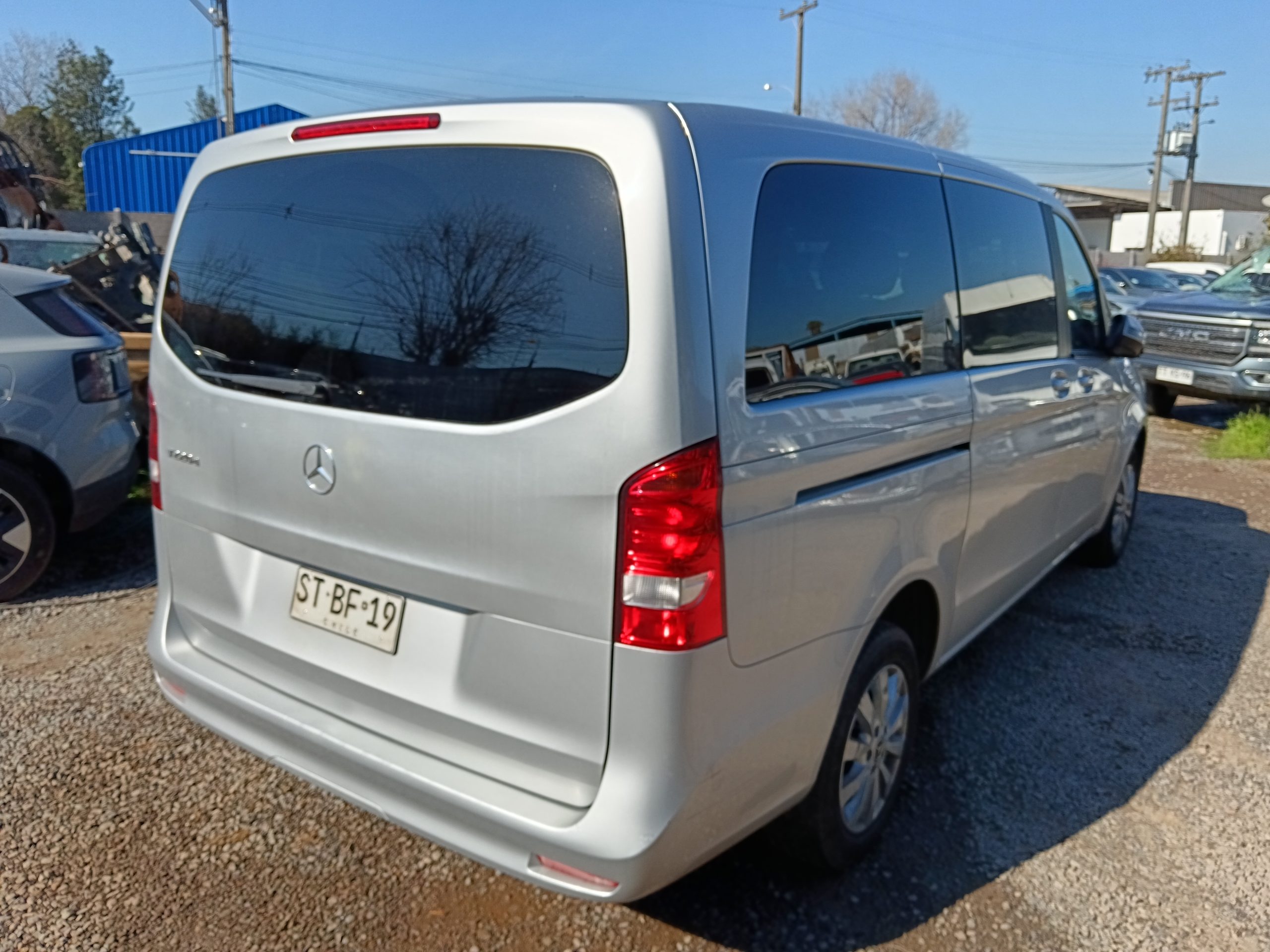 MERCEDES BENZ V220 2023