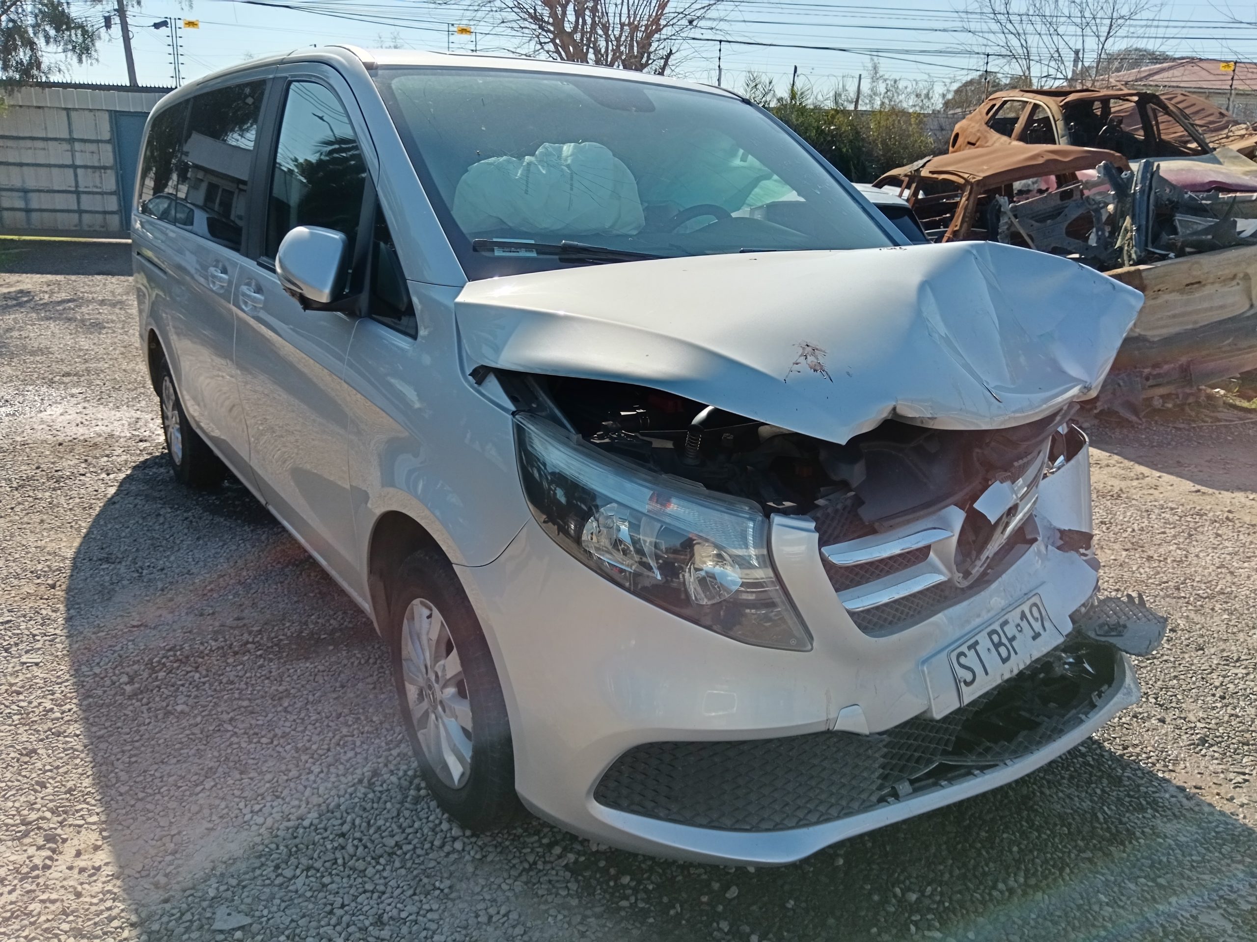 MERCEDES BENZ V220 2023