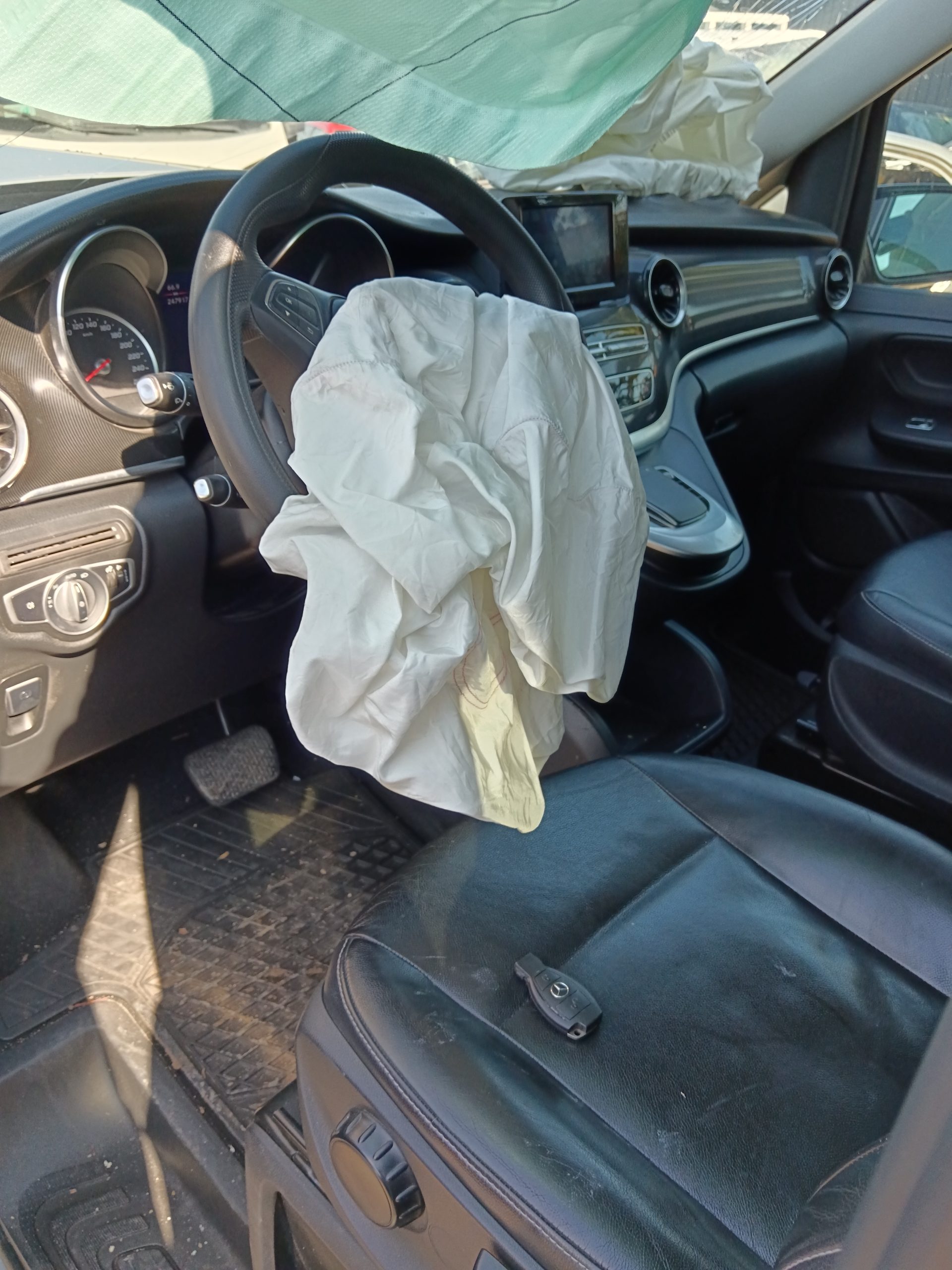 MERCEDES BENZ V220 2023